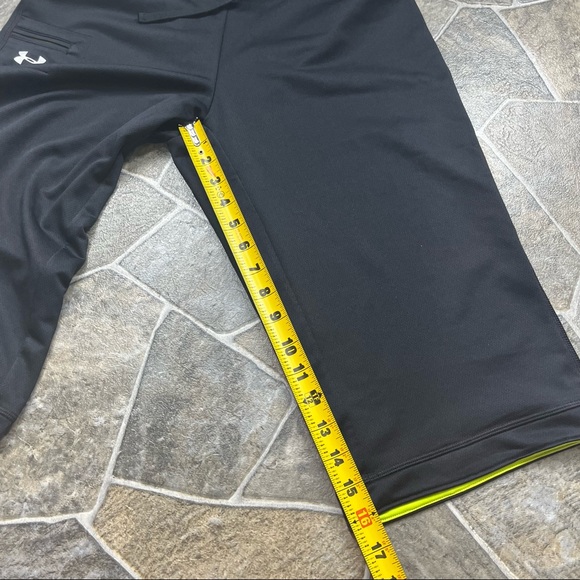 Under Armour Green HeatGear Semi-Fitted Capris - Picture 9 of 11